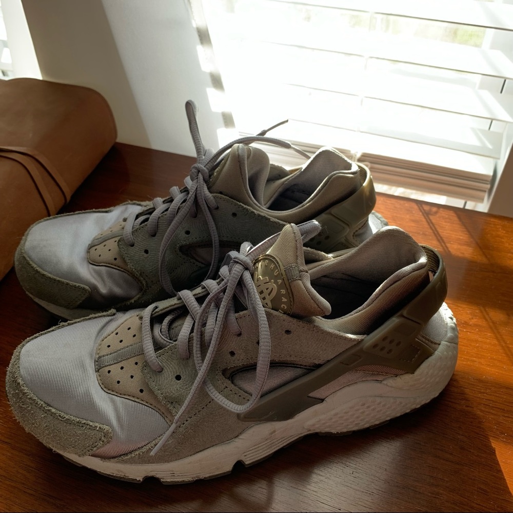 Nike Tennis Shoes